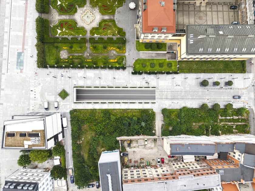Ulica Zamkowa przed nowymi nasadzeniami - sierpień 2025 r.