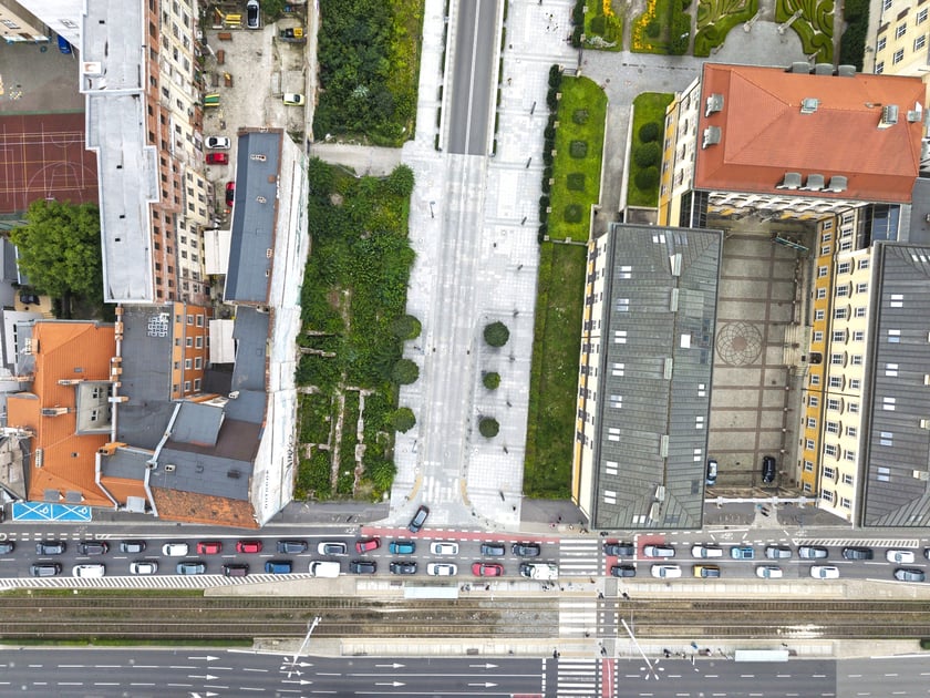 Ulica Zamkowa przed nowymi nasadzeniami - sierpień 2025 r.