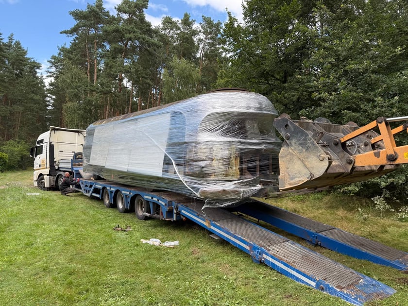 Wrak legendarnego autobusu Bałtyk, który trafił do Muzeum Motoryzacji WENA w Oławie