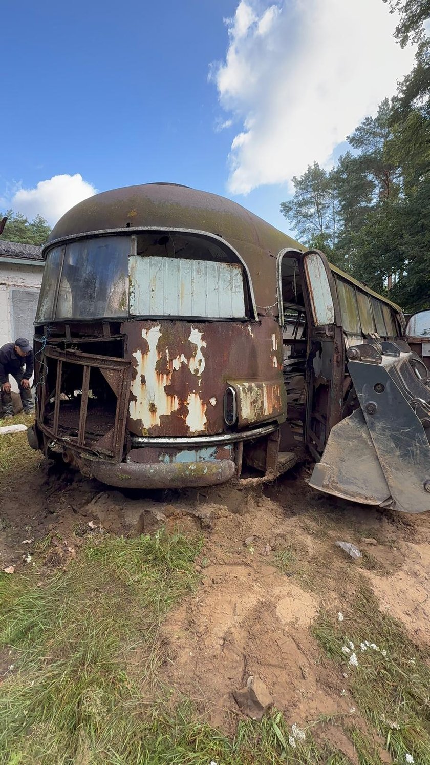 Wrak legendarnego autobusu Bałtyk, który trafił do Muzeum Motoryzacji WENA w Oławie