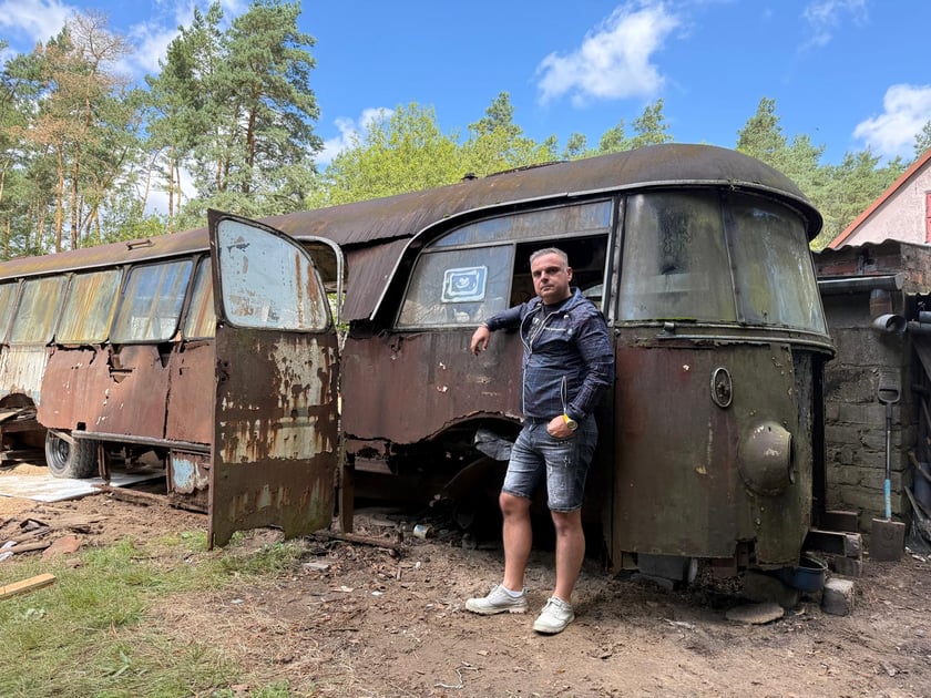 Wrak legendarnego autobusu Bałtyk, który trafił do Muzeum Motoryzacji WENA w Oławie