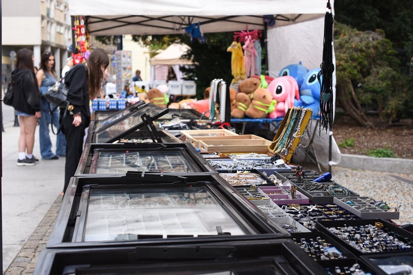 Giełda Staroci w okolicach Rynku, przy Kościele św. Marii Magdaleny na skwerze przy rogu ulic Szewskiej i Wita Stwosza- 8-10 sierpnia