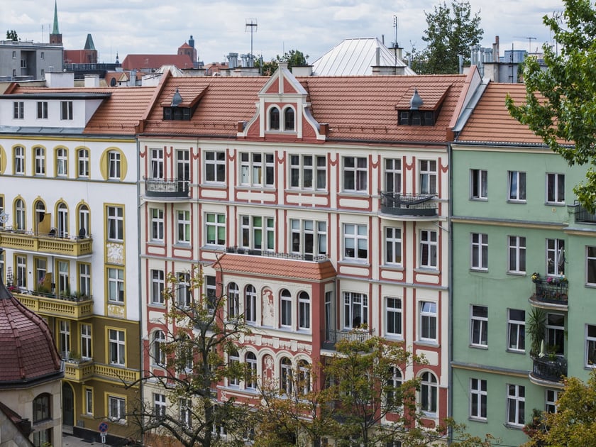 Kamienica wspólnotowa Rozbrat 12 po remoncie (w lipcu 2025 roku)