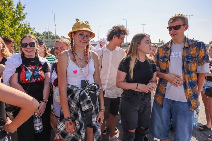 Fani Eda Sheerana w drodze na koncert na Tarczyński Arena Wrocław, 15 sierpnia 2025