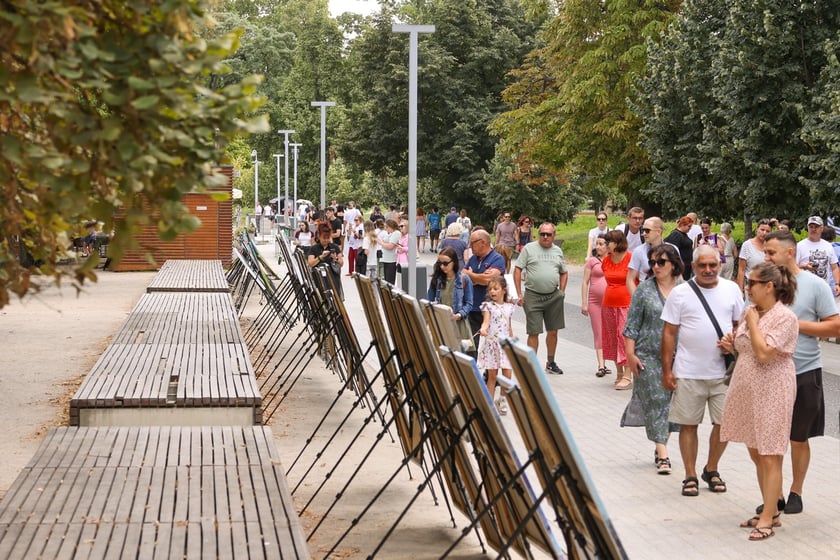 Lato w mieście. Wrocławianie spacerują nad Odrą i na Ostrowie Tumskim