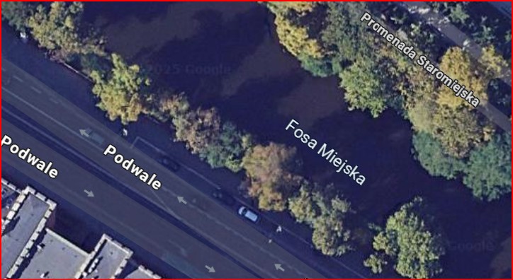 Powiększ obraz: <p>Fragment fosy, gdzie znaleziono ubrania</p>