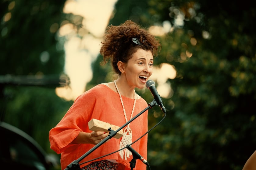 W parku Południowym z koncertem w cyklu „Muzyczne Parki Wrocławia” wystąpiła Marzena Słowik z zespołem „Słowik e os pássaros do amor”.