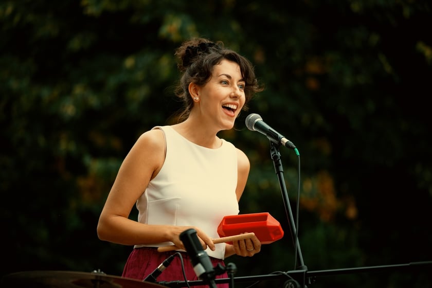 W parku Południowym z koncertem w cyklu „Muzyczne Parki Wrocławia” wystąpiła Marzena Słowik z zespołem „Słowik e os pássaros do amor”.