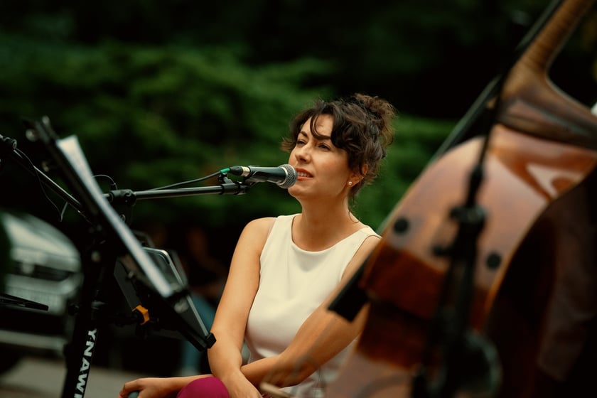 W parku Południowym z koncertem w cyklu „Muzyczne Parki Wrocławia” wystąpiła Marzena Słowik z zespołem „Słowik e os pássaros do amor”.