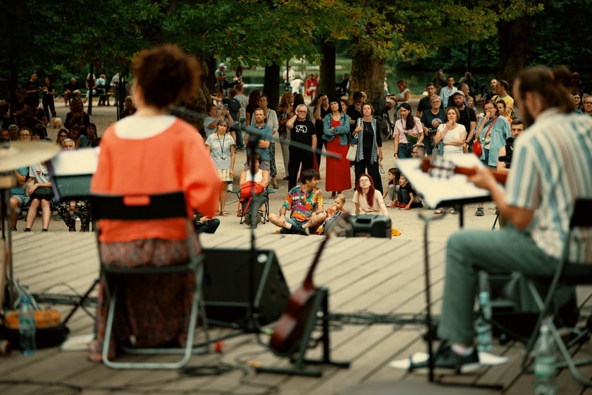 W parku Południowym z koncertem w cyklu „Muzyczne Parki Wrocławia” wystąpiła Marzena Słowik z zespołem „Słowik e os pássaros do amor”.