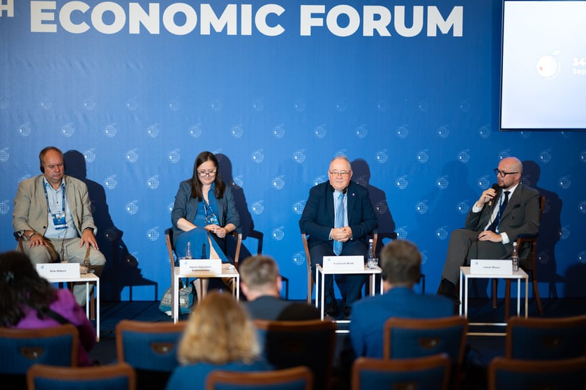 Panel międzynarodowy&nbsp;"Praga, Drezno i Wrocław - co czeka ten nowy, rosnący w siłę tr&oacute;jkąt?" - Forum Ekonomiczne w Karpaczu 2025