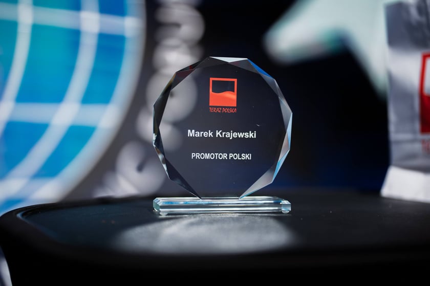 Nagrody "Teraz" Polska" dla os&oacute;b w szczeg&oacute;lny spos&oacute;b promujących Dolny Śląsk otrzymali Piotr Zieliński i Marek Krajewski