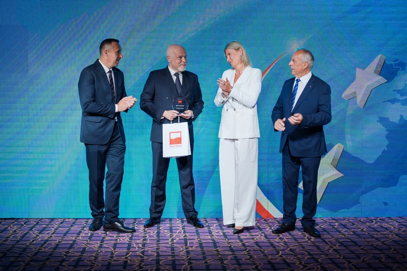 Nagrody "Teraz" Polska" dla os&oacute;b w szczeg&oacute;lny spos&oacute;b promujących Dolny Śląsk otrzymali Piotr Zieliński i Marek Krajewski