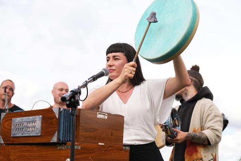 Kasia Pakosa na Obrzędzie Zaślubin z Rzeką Odrą, bar plenerowy Hot Spot, 7 września 2025