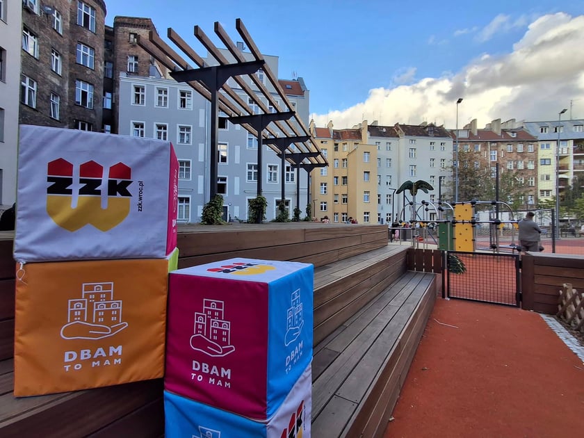 Zaznaczmy, że ZZK jest pomysłodawcą akcji Dbam to mam, organizowanej w formie piknik&oacute;w w wyremontowanych wnętrzach podw&oacute;rkowych