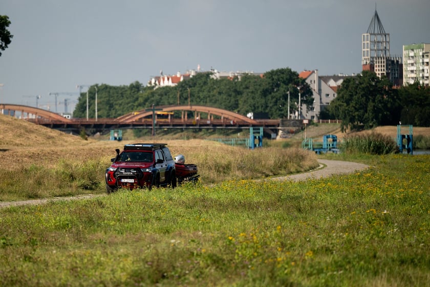 Ćwiczenia służb we Wrocławiu - Wyspa 2025 uczy jak wsp&oacute;łdziałać podczas powodzi