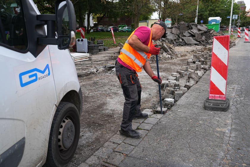 Remont chodników przy Bacciarellego, wrzesień 2025