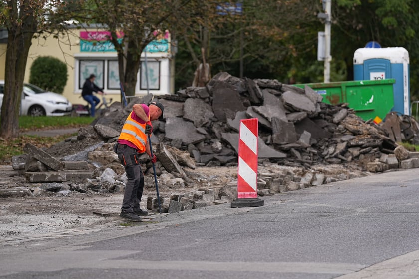 Remont chodników przy Bacciarellego, wrzesień 2025