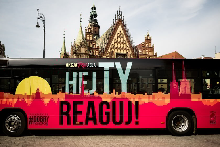 Autobus kampanii HejTy Reaguj