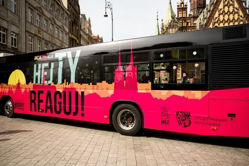 Autobus kampanii HejTy Reaguj
