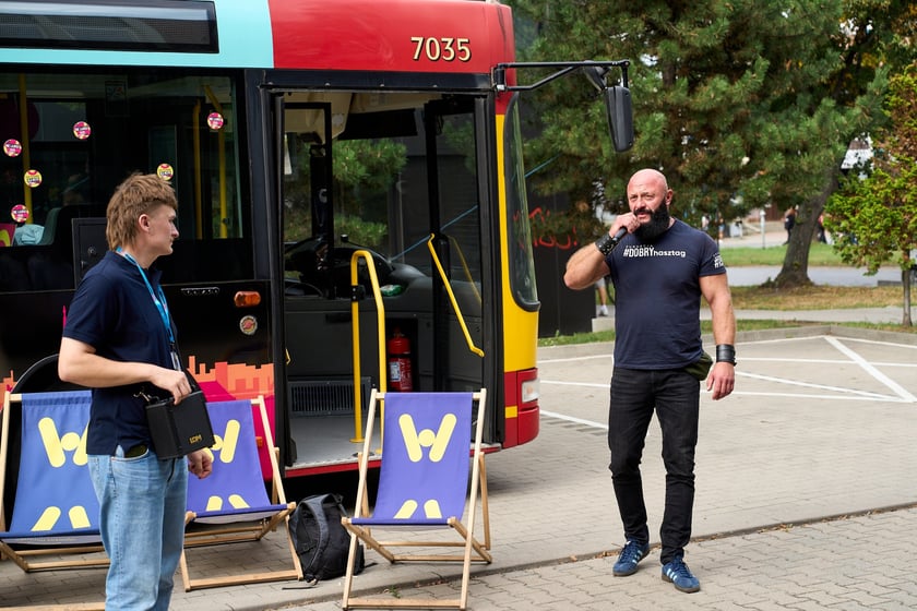 Specjalny autobus przywiózł akcję HejTy Reaguj do Liceum nr 8 im. Bolesława Krzywoustego
