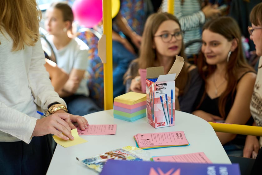 Specjalny autobus przywiózł akcję HejTy Reaguj do Liceum nr 8 im. Bolesława Krzywoustego