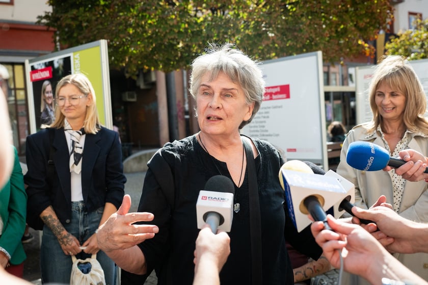 Ewa Trojanowska, laureatka plebiscytu Wrocławianka Roku 2024 podczas konferencji otwierającej plebiscyt Wrocławianka Roku 2025.