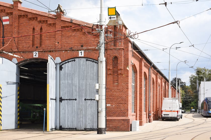 Zabytkowa hala na zajezdni Borek, lato 2025