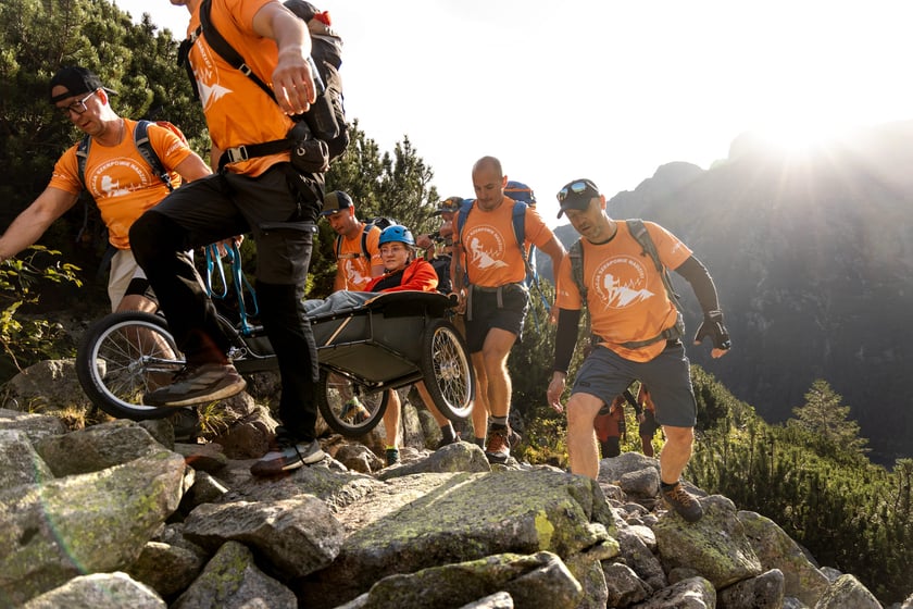 Górska wyprawa z Szerpami Nadziei. Zdjęcie archiwalne, wykonane w sierpniu 2025