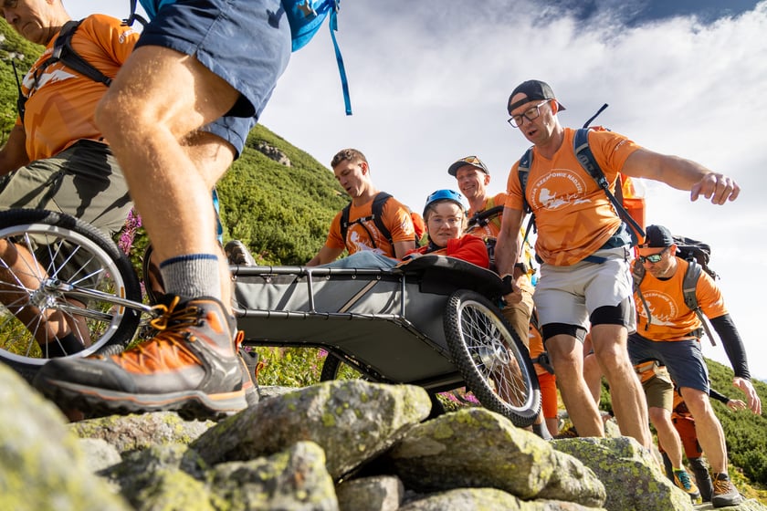 G&oacute;rska wyprawa z Szerpami Nadziei. Zdjęcie archiwalne, wykonane w sierpniu 2025