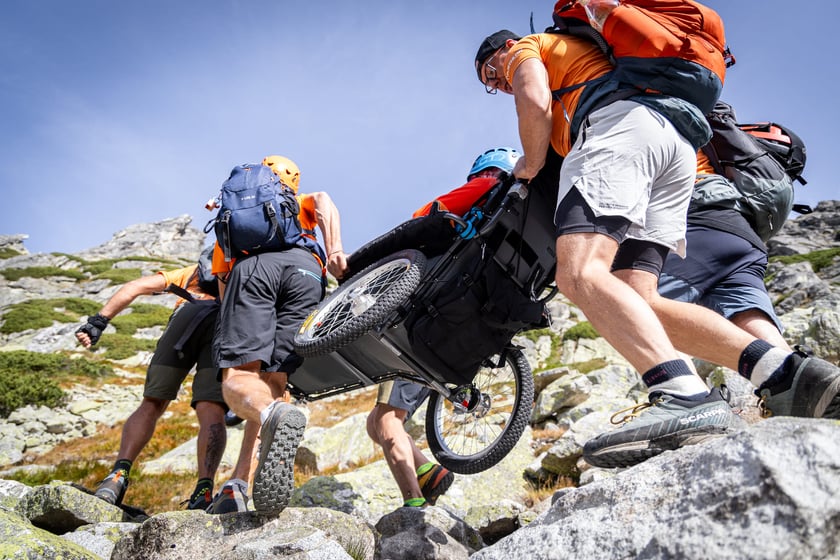 G&oacute;rska wyprawa z Szerpami Nadziei. Zdjęcie archiwalne, wykonane w sierpniu 2025