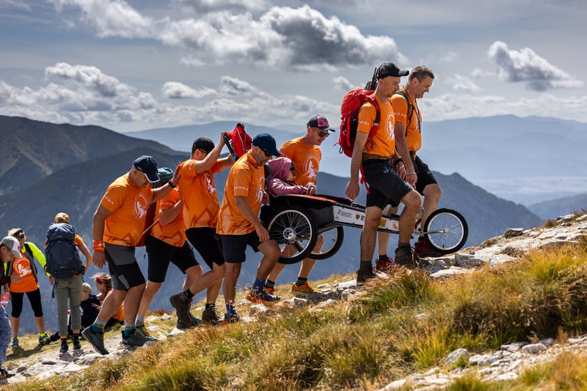 G&oacute;rska wyprawa z Szerpami Nadziei. Zdjęcie archiwalne, wykonane w sierpniu 2025