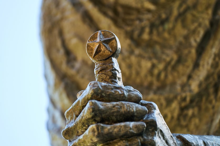 Pomnik Ofiar Zbrodni Katyńskiej w parku Juliusza Słowackiego we Wrocławiu