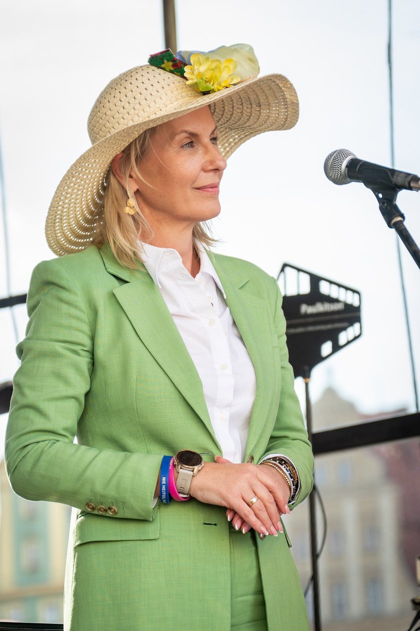 Marsz kapeluszy i przekazanie kluczy do miasta kr&oacute;lowej i kr&oacute;lowi senior&oacute;w - Dni Seniora 2025 we Wrocławiu