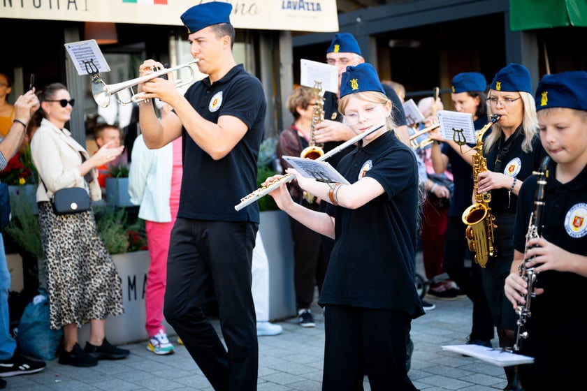 Marsz kapeluszy i przekazanie kluczy do miasta kr&oacute;lowej i kr&oacute;lowi senior&oacute;w - Dni Seniora 2025 we Wrocławiu