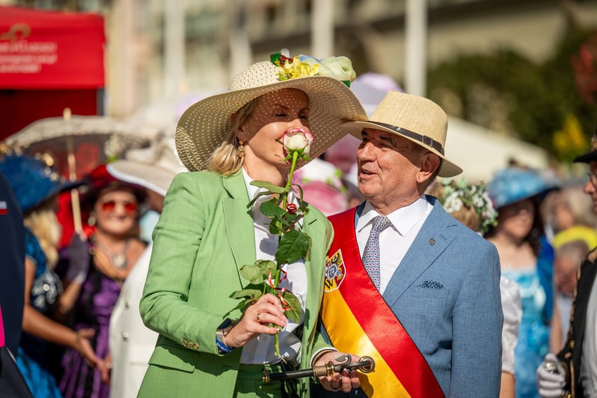 Marsz kapeluszy i przekazanie kluczy do miasta kr&oacute;lowej i kr&oacute;lowi senior&oacute;w - Dni Seniora 2025 we Wrocławiu