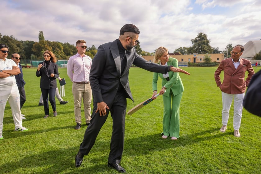 Wizyta Abhisheka Bachchana we Wrocławiu &ndash; uroczystość zapowiadająca powstanie pierwszego we Wrocławiu boiska do krykieta im. Amitabha Bachchana