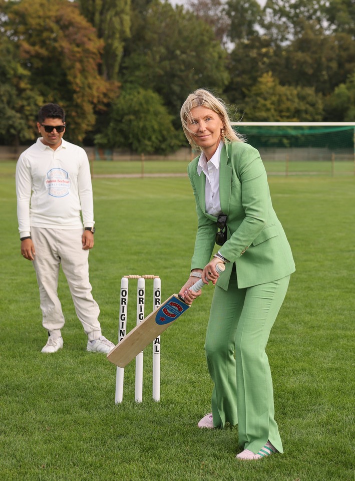 Wizyta Abhisheka Bachchana we Wrocławiu &ndash; uroczystość zapowiadająca powstanie pierwszego we Wrocławiu boiska do krykieta im. Amitabha Bachchana