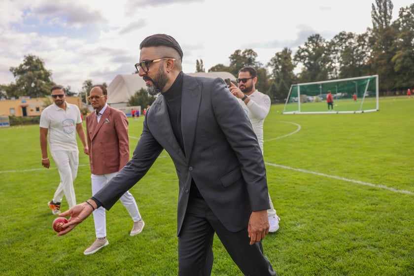 Wizyta Abhisheka Bachchana we Wrocławiu &ndash; uroczystość zapowiadająca powstanie pierwszego we Wrocławiu boiska do krykieta im. Amitabha Bachchana