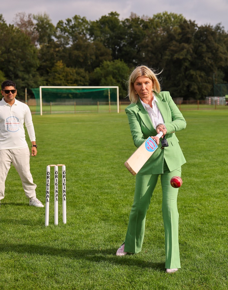 Wizyta Abhisheka Bachchana we Wrocławiu &ndash; uroczystość zapowiadająca powstanie pierwszego we Wrocławiu boiska do krykieta im. Amitabha Bachchana