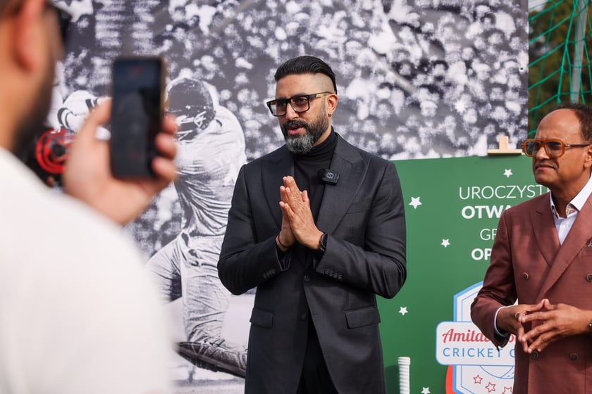 Wizyta Abhisheka Bachchana we Wrocławiu &ndash; uroczystość zapowiadająca powstanie pierwszego we Wrocławiu boiska do krykieta im. Amitabha Bachchana