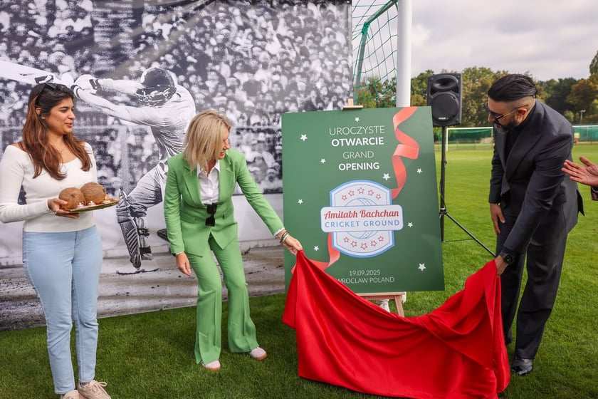 Wizyta Abhisheka Bachchana we Wrocławiu &ndash; uroczystość zapowiadająca powstanie pierwszego we Wrocławiu boiska do krykieta im. Amitabha Bachchana