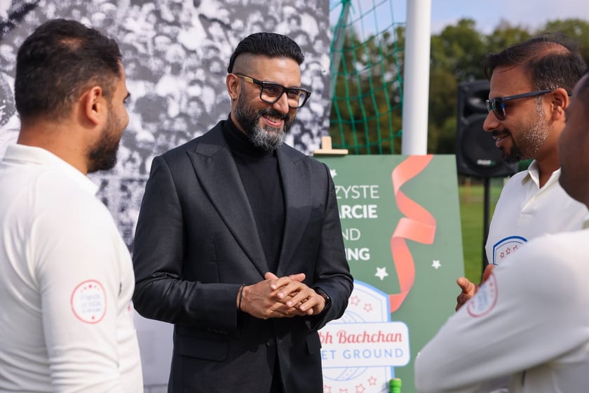 Wizyta Abhisheka Bachchana we Wrocławiu &ndash; uroczystość zapowiadająca powstanie pierwszego we Wrocławiu boiska do krykieta im. Amitabha Bachchana