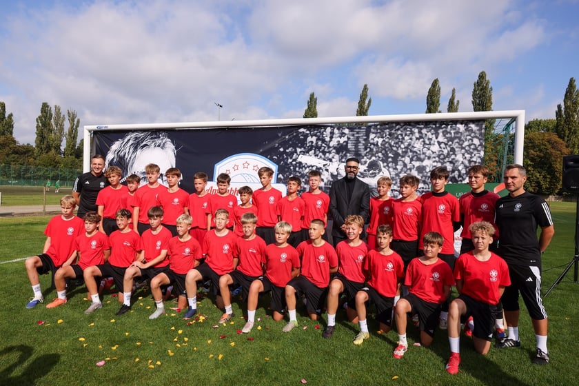 Wizyta Abhisheka Bachchana we Wrocławiu &ndash; uroczystość zapowiadająca powstanie pierwszego we Wrocławiu boiska do krykieta im. Amitabha Bachchana