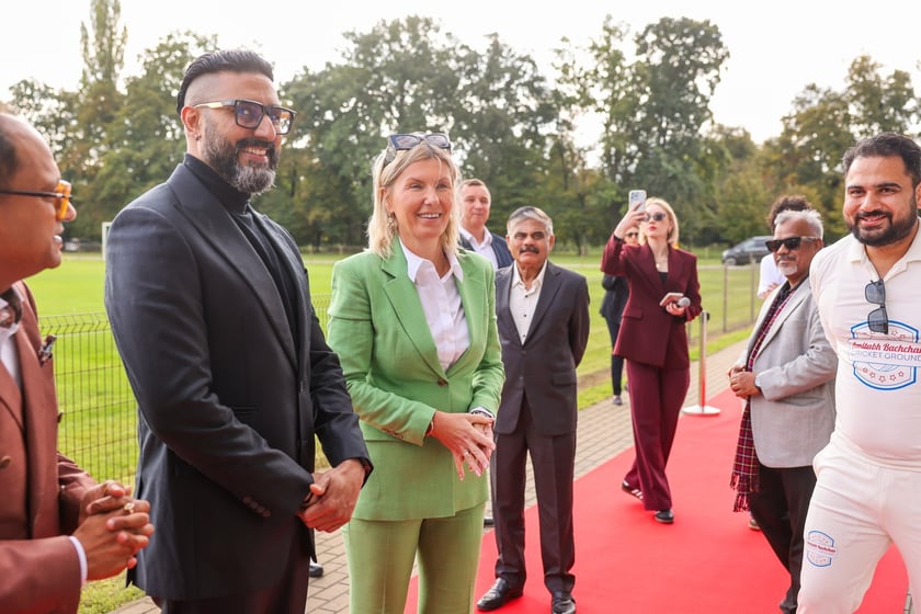 Wizyta Abhisheka Bachchana we Wrocławiu &ndash; uroczystość zapowiadająca powstanie pierwszego we Wrocławiu boiska do krykieta im. Amitabha Bachchana