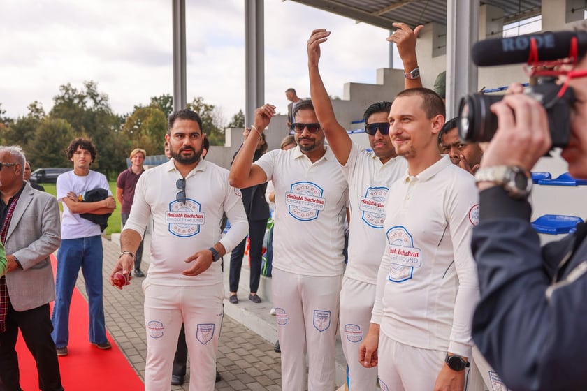 Wizyta Abhisheka Bachchana we Wrocławiu &ndash; uroczystość zapowiadająca powstanie pierwszego we Wrocławiu boiska do krykieta im. Amitabha Bachchana