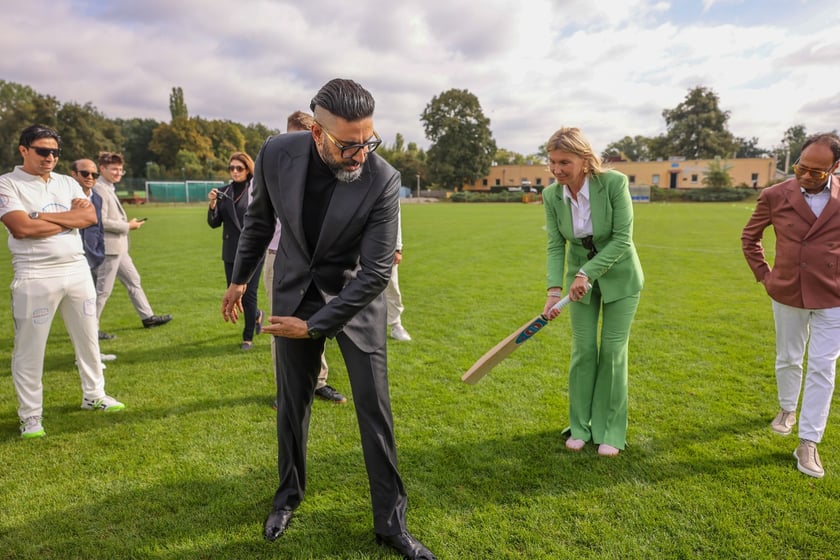 Wizyta Abhisheka Bachchana we Wrocławiu &ndash; uroczystość zapowiadająca powstanie pierwszego we Wrocławiu boiska do krykieta im. Amitabha Bachchana