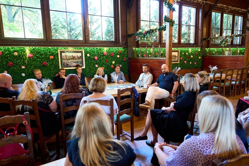 Spotkanie w Restauracji Letnia w Zoo Wrocław z rodzinami zastępczymi i osobami prowadzącymi rodzinne domy dziecka&nbsp;