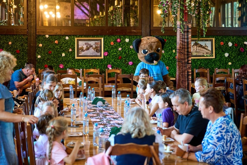 Spotkanie w Restauracji Letnia w Zoo Wrocław z rodzinami zastępczymi i osobami prowadzącymi rodzinne domy dziecka&nbsp;