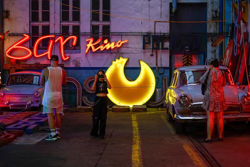 Backstage galerii Neon Side - tu trzymane są niewyeksponowane wrocławskie neony z dawnych lat